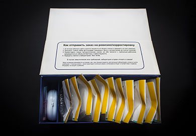 Elk paar lijnvliegtuigen is individueel verpakt