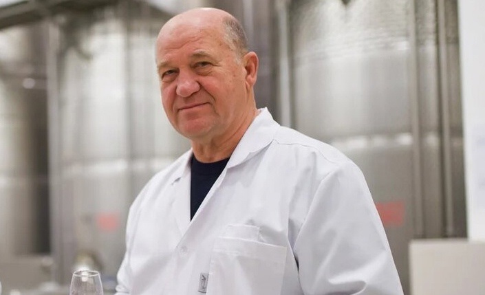 Temperature changes give freshness. The expert spoke about winemaking in northern conditions