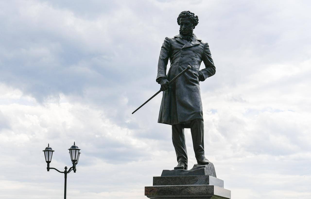 В тверской Старице открыли памятник Александру Пушкину