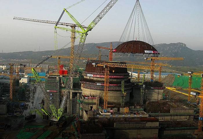 На восьмом блоке Тяньваньской АЭС установлена верхняя часть купола внутренней защитной оболочки