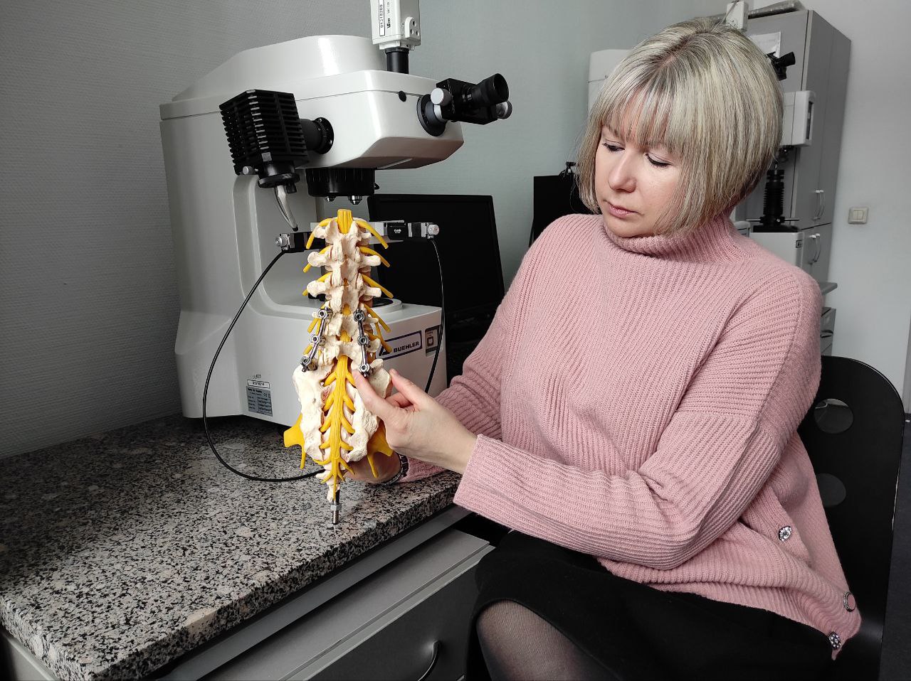 Столичные ученые изменили методику создания позвоночных имплантатов