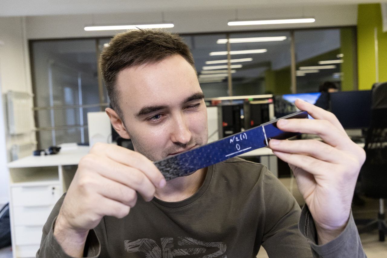 В МАИ разработали метод повышения прочности и долговечности авиадеталей с помощью нанотрубок