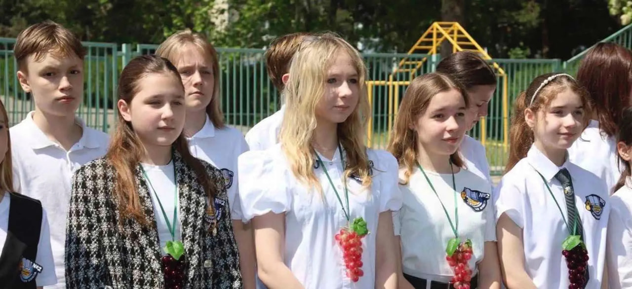 В школе № 2 в Анапе открылась площадка по выращиванию винограда