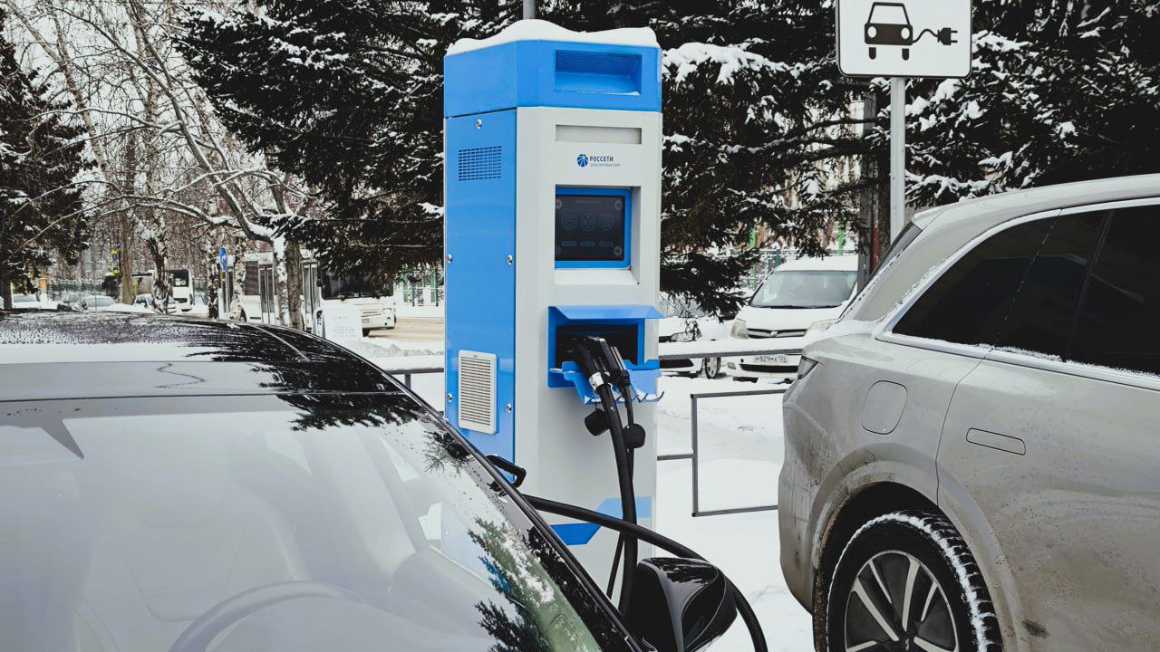 В России наладили серийное производство морозоустойчивых зарядных станций для электромобилей
