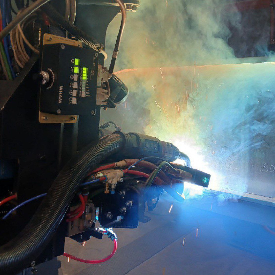 Роботизированный комплекс гибридной лазерной сварки запущен на машиностроительном заводе в Брянске