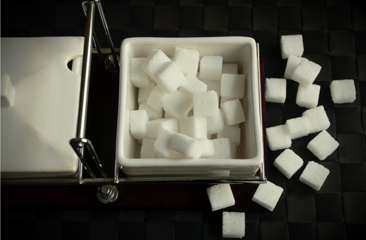 What to choose: regular sugar or sweetener