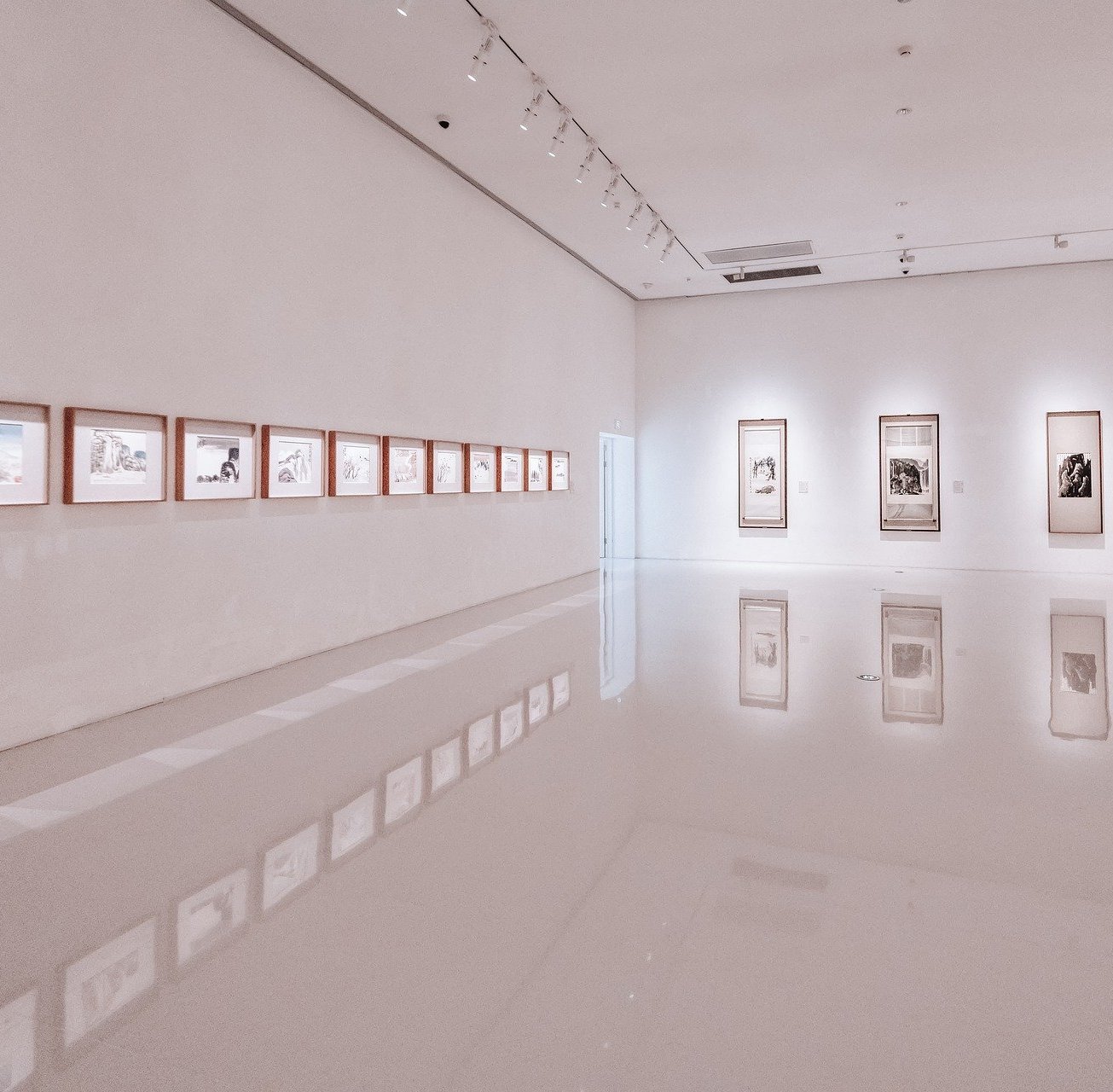 Состоялась выставка эко-художника Александра Чеглакова в Еврейском религиозно-культурном центре «Жуковка»