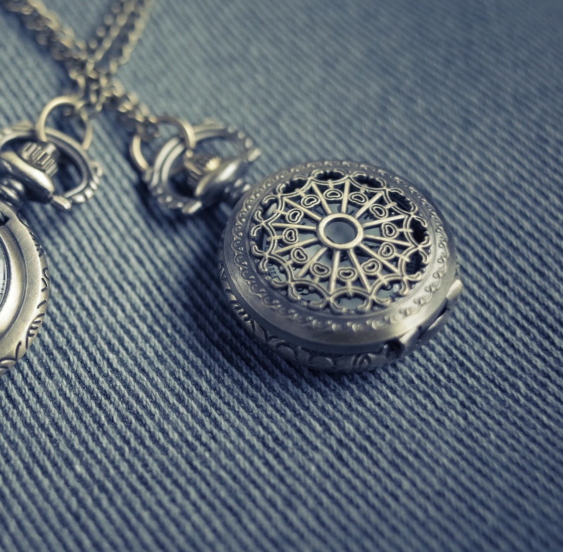 Ювелирная компания ORMAS Group начала экспортировать икорницы из серебра в Гонконг