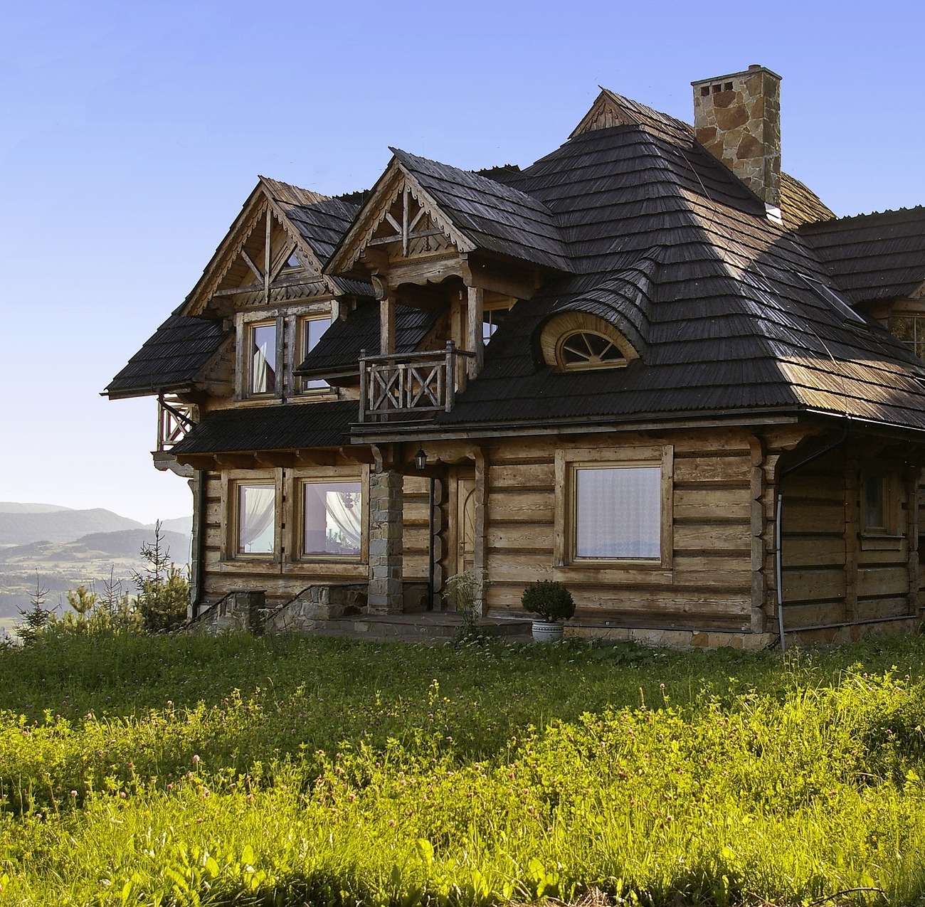 Российская транзитная компания «Велес Спедишн» помогла перевезти деревянный дом из Бурятии в Польшу