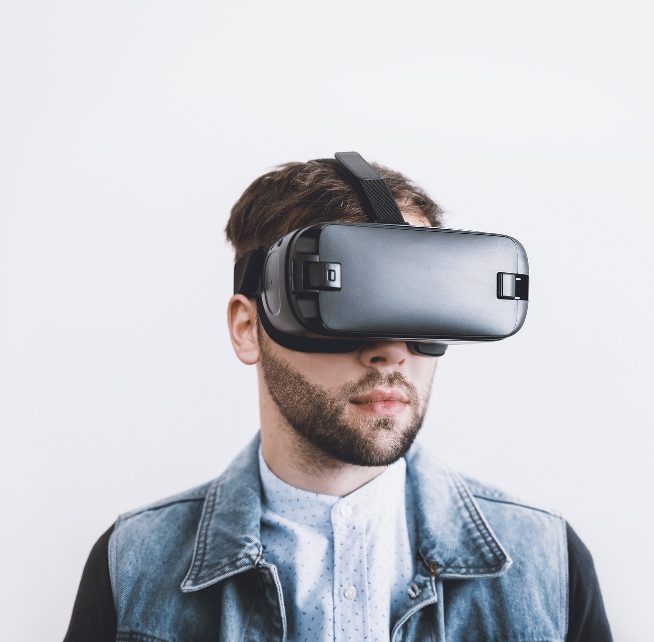 Конструктор по разработке AR и VR проектов компании «ЭлигоВижн» набирает популярность среди школьников младших классов